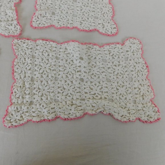 Crocheted Doilies Lot of 4 White Rectangles Pink Border Vtg Cottage Shabby Chic - Picture 3 of 10